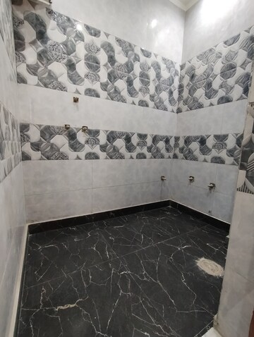 Parking in 1 BHK Builder Floor at Uttam Nagar West – for Sale