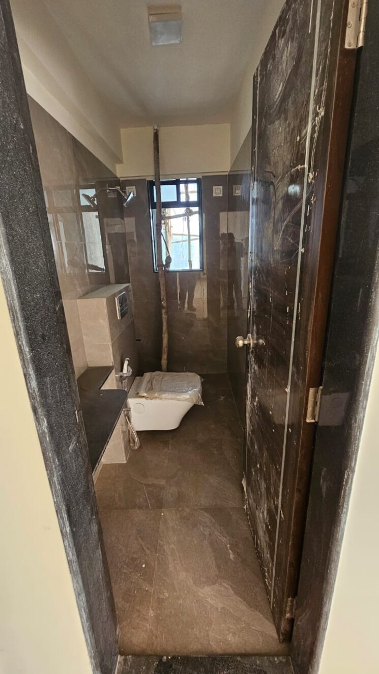 Bathroom, cosmopolis-tower 3 Bedroom 1025 Sq.Ft. Apartment In Andheri West Mumbai 8198067