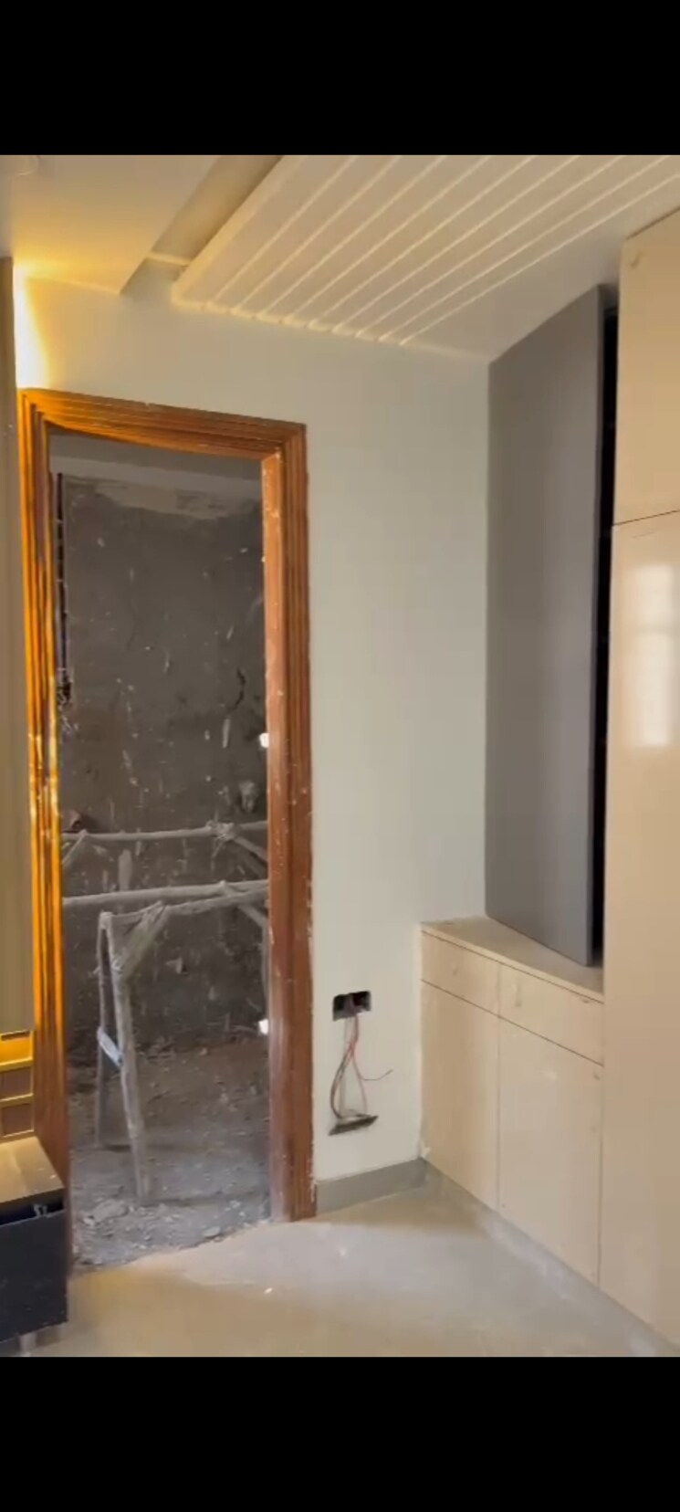 undefined, sector 85 3 Bedroom 250 Sq.Yd. Builder Floor In Sector 85 Faridabad 8198066