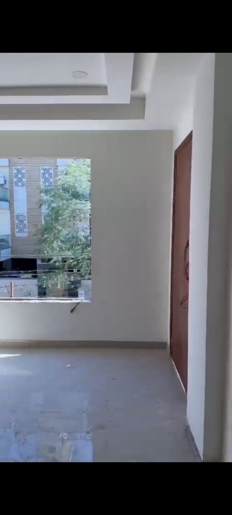 Balcony, sector 85 3 Bedroom 250 Sq.Yd. Builder Floor In Sector 85 Faridabad 8198066