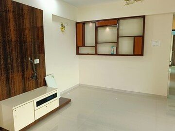 Room in 2 BHK Apartment at Kabra Argentum, Goregaon West – for Rent
