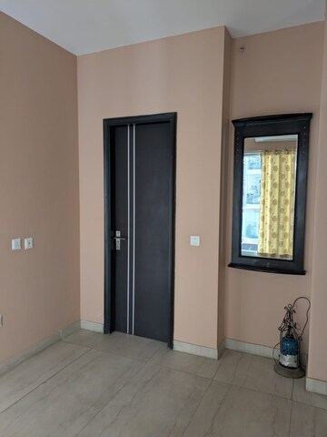 Room in 3 BHK Apartment at Microtek Greenburg, Sector 86 – for Rent