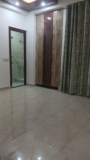 Room in 3 BHK Builder Floor at Patel Nagar – for Rent