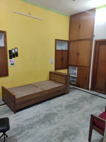 1.5 BHK Independent House For Rent in Aliganj