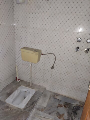 Bathroom in 1.5 BHK Independent House at Aliganj – for Rent