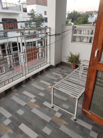 Balcony in 1.5 BHK Independent House at Aliganj – for Rent