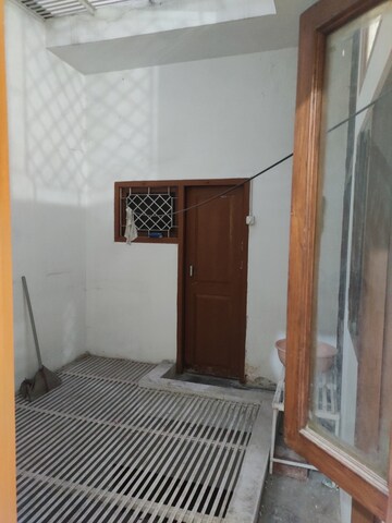 Bedroom in 1.5 BHK Independent House at Aliganj – for Rent