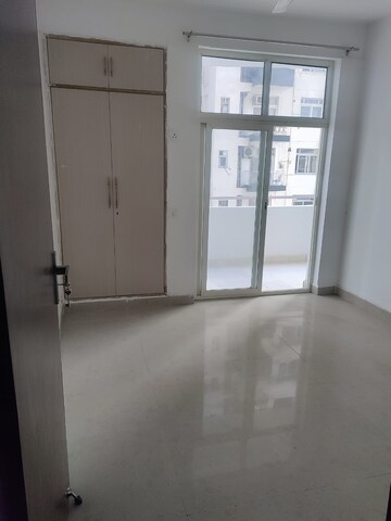 2 BHK Apartment For Sale in Prateek Wisteria, Sector 77