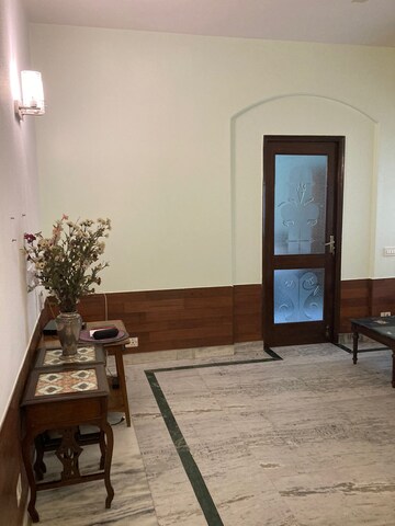 Room in 1 BHK Apartment at Safdarjung Enclave – for Rent