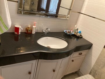 Attached Bathroom in 1 BHK Apartment at Safdarjung Enclave – for Rent