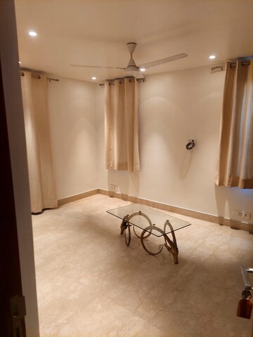 Room in 4 BHK Builder Floor at West End Colony – for Rent