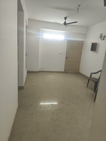 Room in 2 BHK Apartment at Amrapali Silicon City, Sector 76 – for Rent