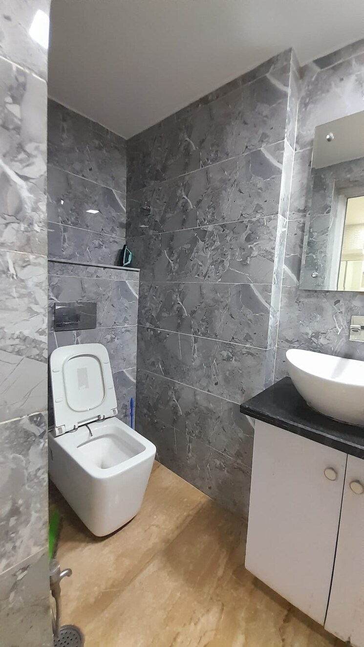 Bathroom, pitampura 3 Bedroom 900 Sq.Ft. Builder Floor In Pitampura Delhi 8198388