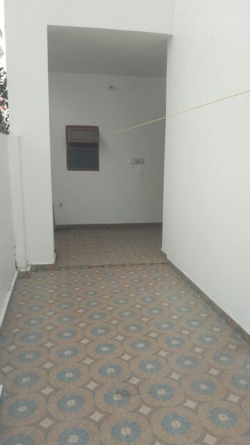 Room in 2 BHK Villa at Gomti Nagar – for Rent