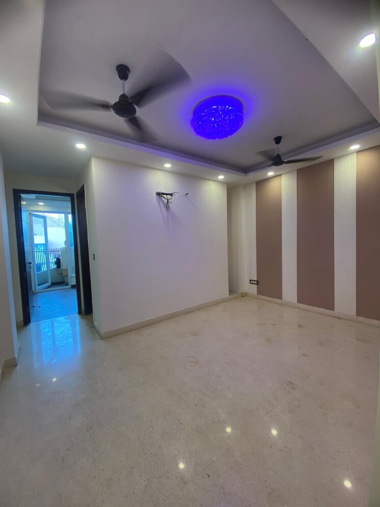 Room, pitampura 3 Bedroom 1100 Sq.Ft. Apartment In Pitampura Delhi 8198423