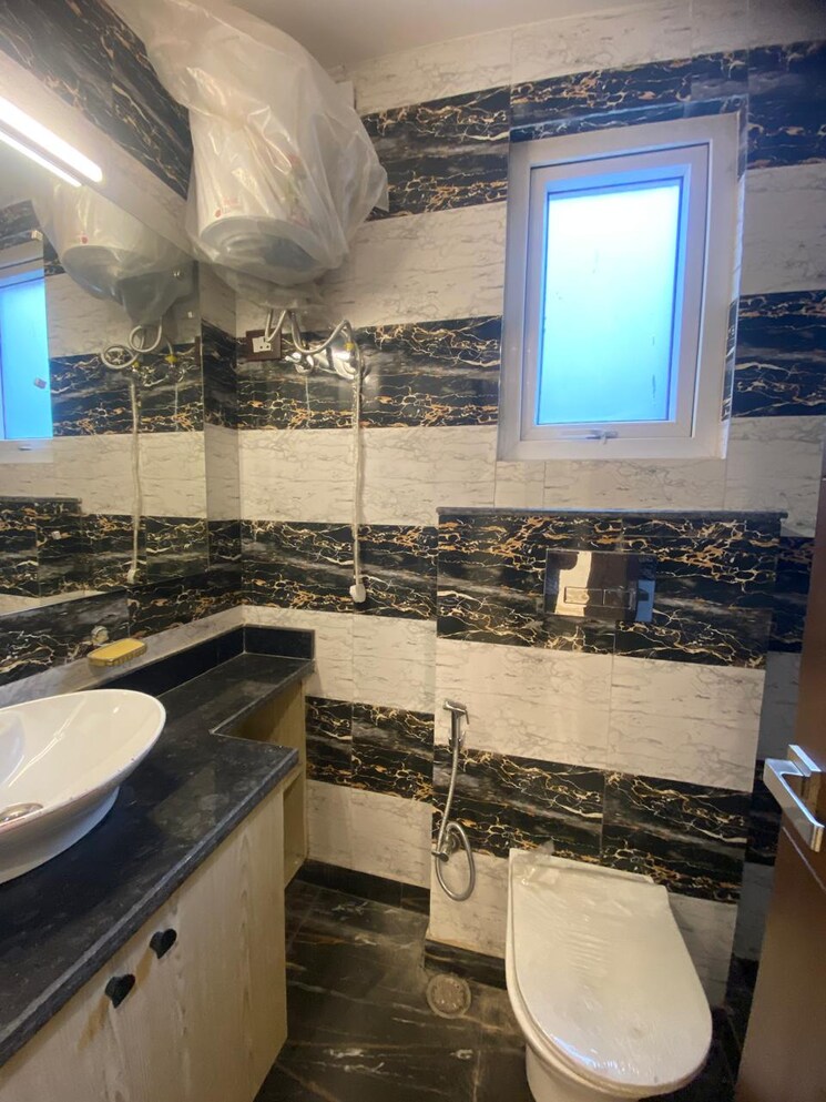 Attached Bathroom, pitampura 3 Bedroom 1100 Sq.Ft. Apartment In Pitampura Delhi 8198423