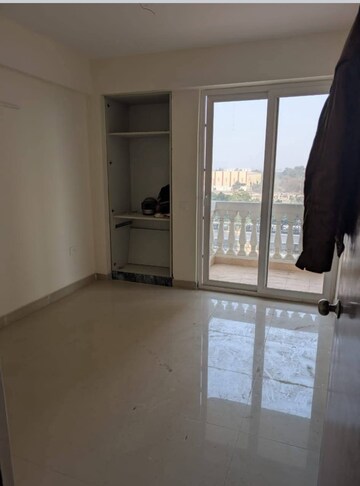 Room in 3.5 BHK Apartment at BSB Vaibhav Heritage Height, Sector 16 Greater Noida – for Rent