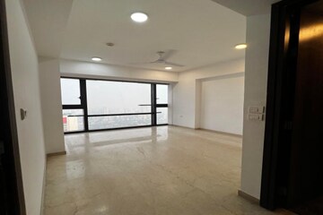 Room in 4 BHK Apartment at Lodha The Park, Worli – for Rent