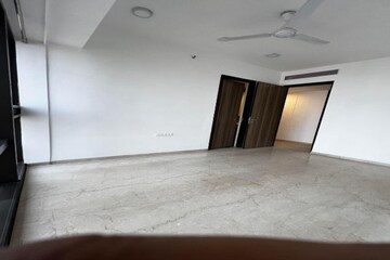Room in 4 BHK Apartment at Lodha The Park, Worli – for Rent