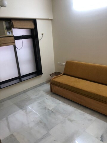 Room in 4 BHK Apartment at Madhukunj Apartment Prabhadevi, Prabhadevi – for Rent
