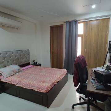 Bedroom in 2 BHK Builder Floor at Sector 52 – for Rent