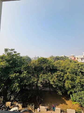 Studio Builder Floor – Garden View at Greenwood City, Sector 40 - for Rent