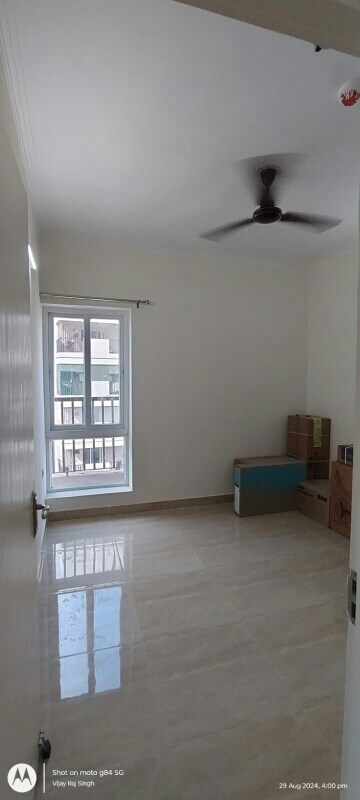 3.5 BHK Apartment For Rent in Mahagun Mezzaria, Sector 78