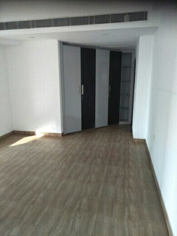 Room in 3.5 BHK Apartment at Mahagun Mezzaria, Sector 78 – for Rent