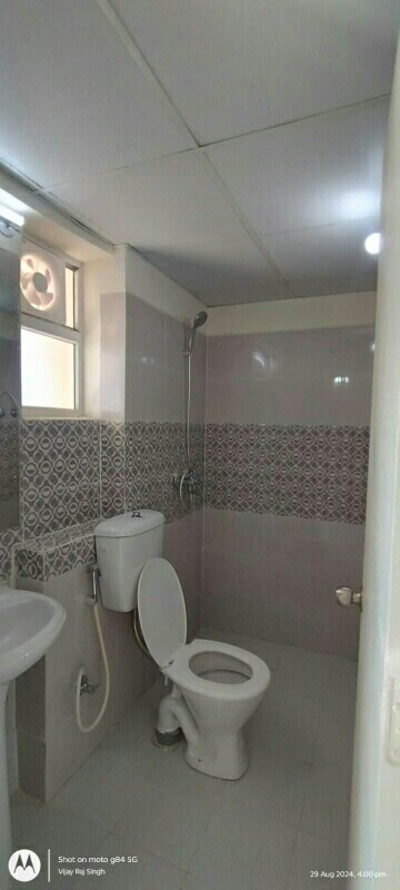 Bathroom in 3 BHK Apartment at Supertech Cape Town, Sector 74 – for Rent
