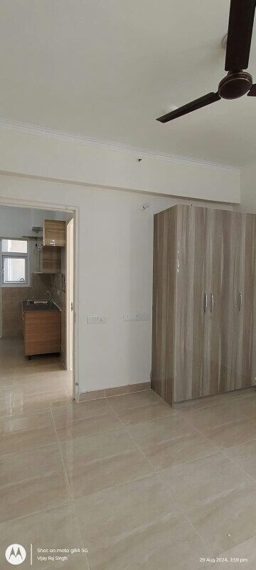 Room in 3 BHK Apartment at Supertech Cape Town, Sector 74 – for Rent