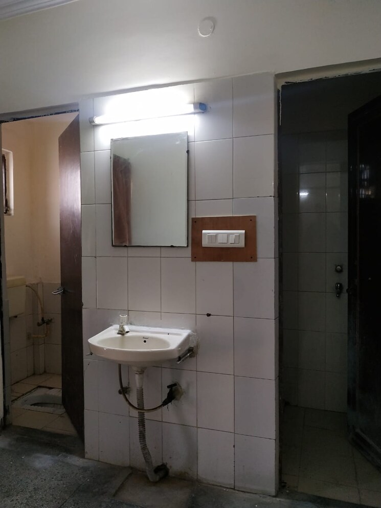 Bathroom, jasola 1 Bedroom 516 Sq.Ft. Apartment In Jasola Delhi 8198827