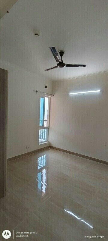 Room in 2 BHK Apartment at Supertech Cape Town, Sector 74 – for Rent