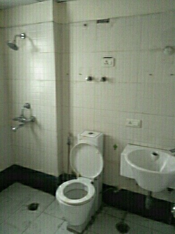 Bathroom in 2 BHK Apartment at Supertech Cape Town, Sector 74 – for Rent