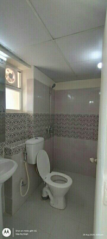 Bathroom in 2.5 BHK Apartment at Aims Golf City, Sector 75 – for Rent