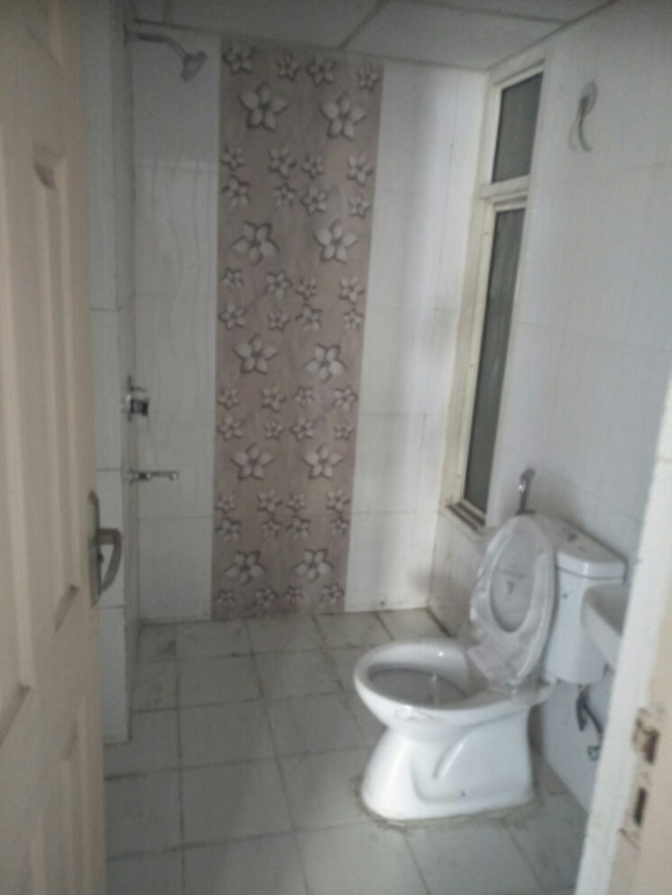 Bathroom, supertech-cape-town 3 Bedroom 1625 Sq.Ft. Apartment In Sector 74 Noida 8198896