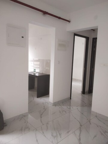 Room in 2 BHK Apartment at Raymond Aashiyana, Vartak Nagar – for Rent