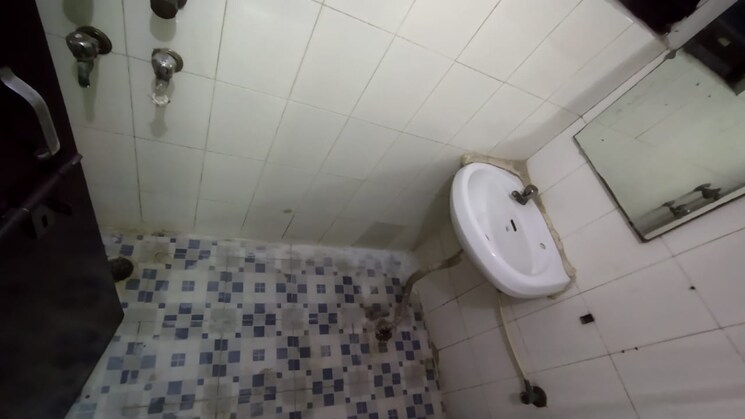 Bathroom, jasola 1 Bedroom 516 Sq.Ft. Apartment In Jasola Delhi 8198933