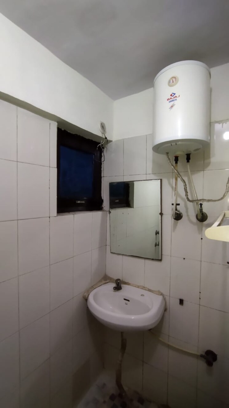 Bathroom, jasola 1 Bedroom 516 Sq.Ft. Apartment In Jasola Delhi 8198933