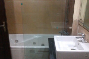 Furnished Amenities in 3 BHK Builder Floor at Jasola Vihar – for Sale