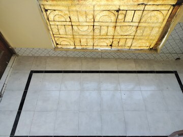 Room in 2 BHK Apartment at Sarita Vihar – for Rent