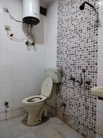 Bathroom in 1 BHK Apartment at Sarita Vihar – for Rent