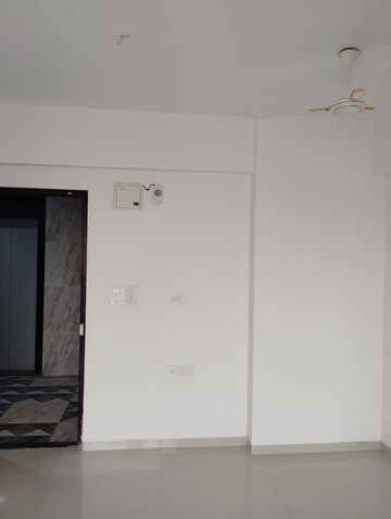 Room in 1 BHK Apartment at Kohinoor Prime, Ulhasnagar – for Rent