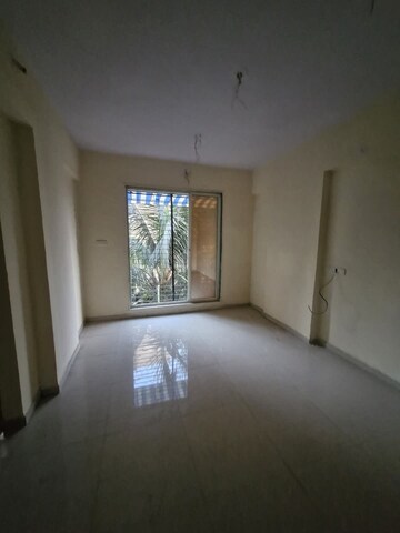 Room in 1 RK Apartment at Thane West – for Sale