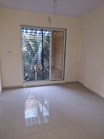 Room in 1 RK Apartment at Thane West – for Sale