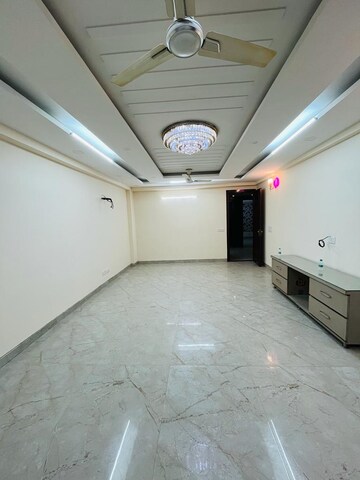 Room in 1 BHK Builder Floor at Paryavaran Complex – for Rent