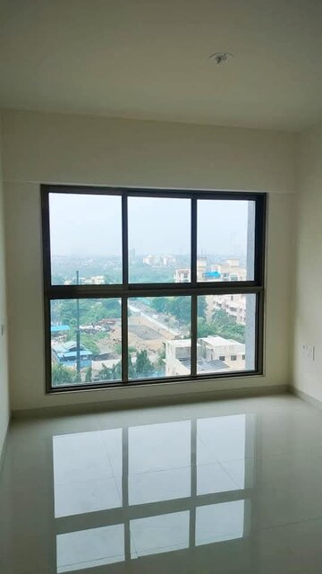 Room in 3 BHK Apartment at Rajesh Raj Infinia, Malad West – for Rent