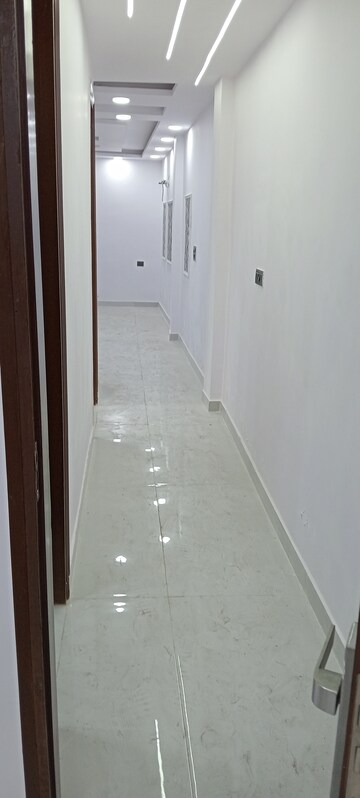 Building Lobby in 3 BHK Builder Floor at Govindpuri – for Sale