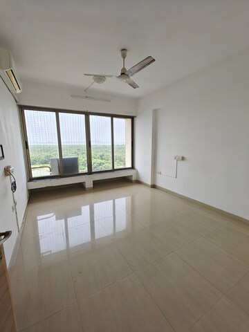 Room in 4 BHK Apartment at Vanashree CHS, Seawoods – for Rent