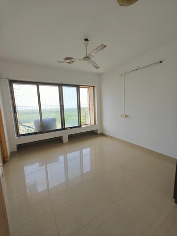 Room in 4 BHK Apartment at Vanashree CHS, Seawoods – for Rent