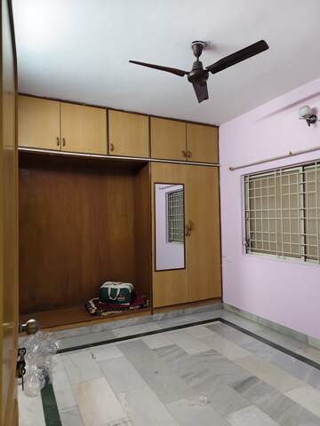 Room in 2 BHK Apartment at Halasuru – for Rent
